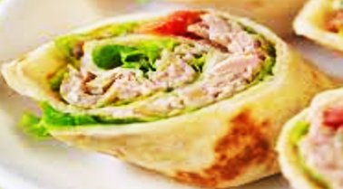 Рулетик из блина с телячьим ростбифом и кремом из тунца