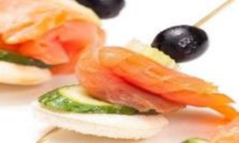 Малосольный лосось со свежим огурцом и креветкой