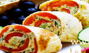 Рулетик из блина с кремом из копчёной рыбы и болгарским перцем