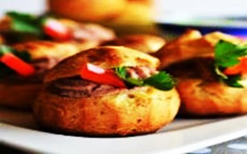 Профитроли с муссом из куриной печёни