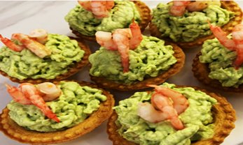 Валованы с куриной грудкой и соусом гуакомоле