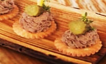 Паштет из куриной печёни на крекерах