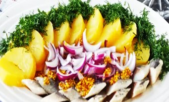 Селедочка с/сол с отварным картофелем и маринованым луком