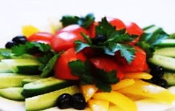 Тарелка свежих овощей