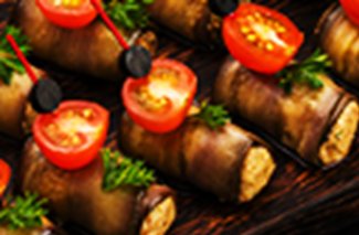 Рулетики из баклажанов, фаршированные сыром, грецким орехом, чесноком и соусом песто