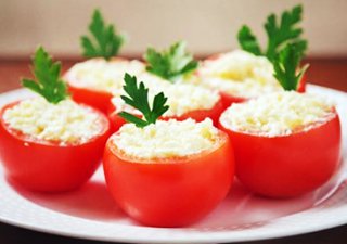 Помидорки, фаршированные еврейской закуской