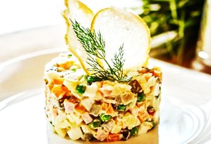 Салат Оливье с куриным филе