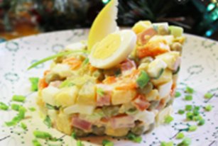 Салат Оливье с ветчиной