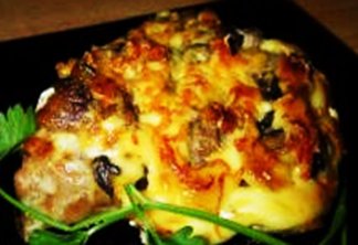 Свинная отбивная под грибной шапкой