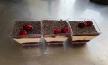 Мини панна-котта с ягодным джемом